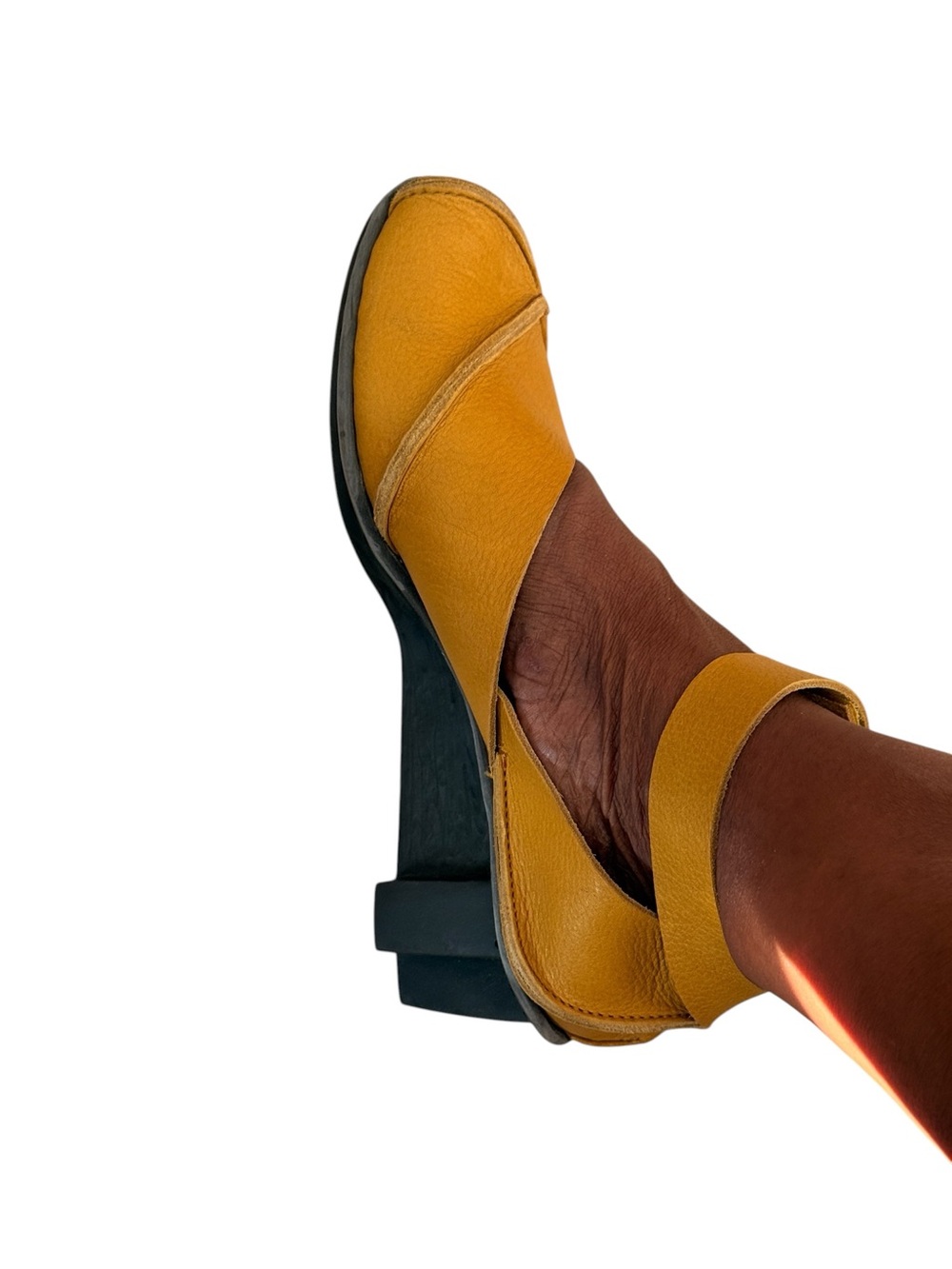 TRIPPEN Classic pump with asymmetric top line wide ankle strap Velcro fastening.
